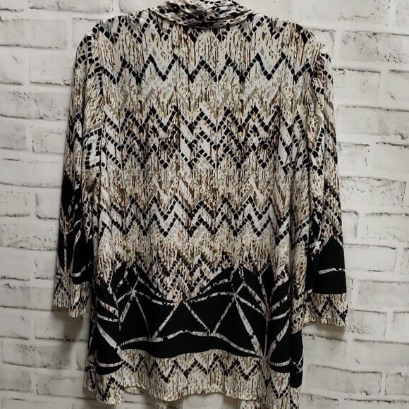 R/m richards top  - Picture 3 of 3